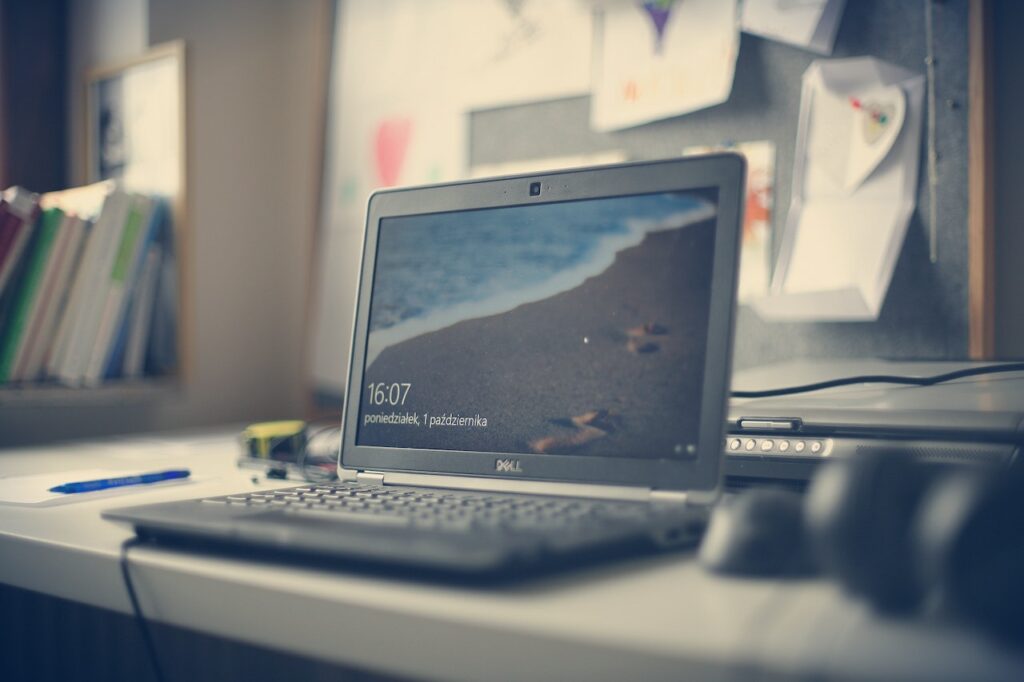 Speed up Windows using a USB drive as virtual memory like a magic 3 Laptop showing speed up windows utility